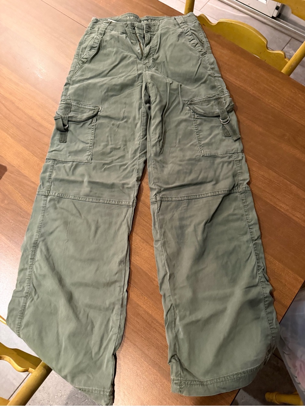 Women’s American Eagle Green Cargo Pants 00